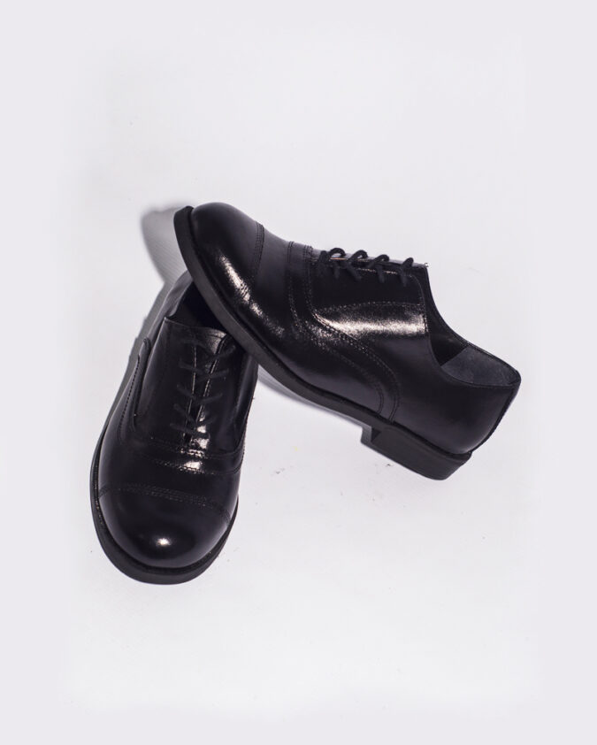 Zapato negro suela de goma